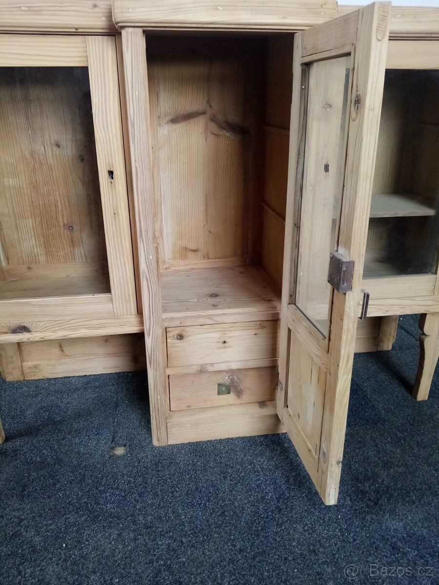 Starožitná selská skříňka - 2