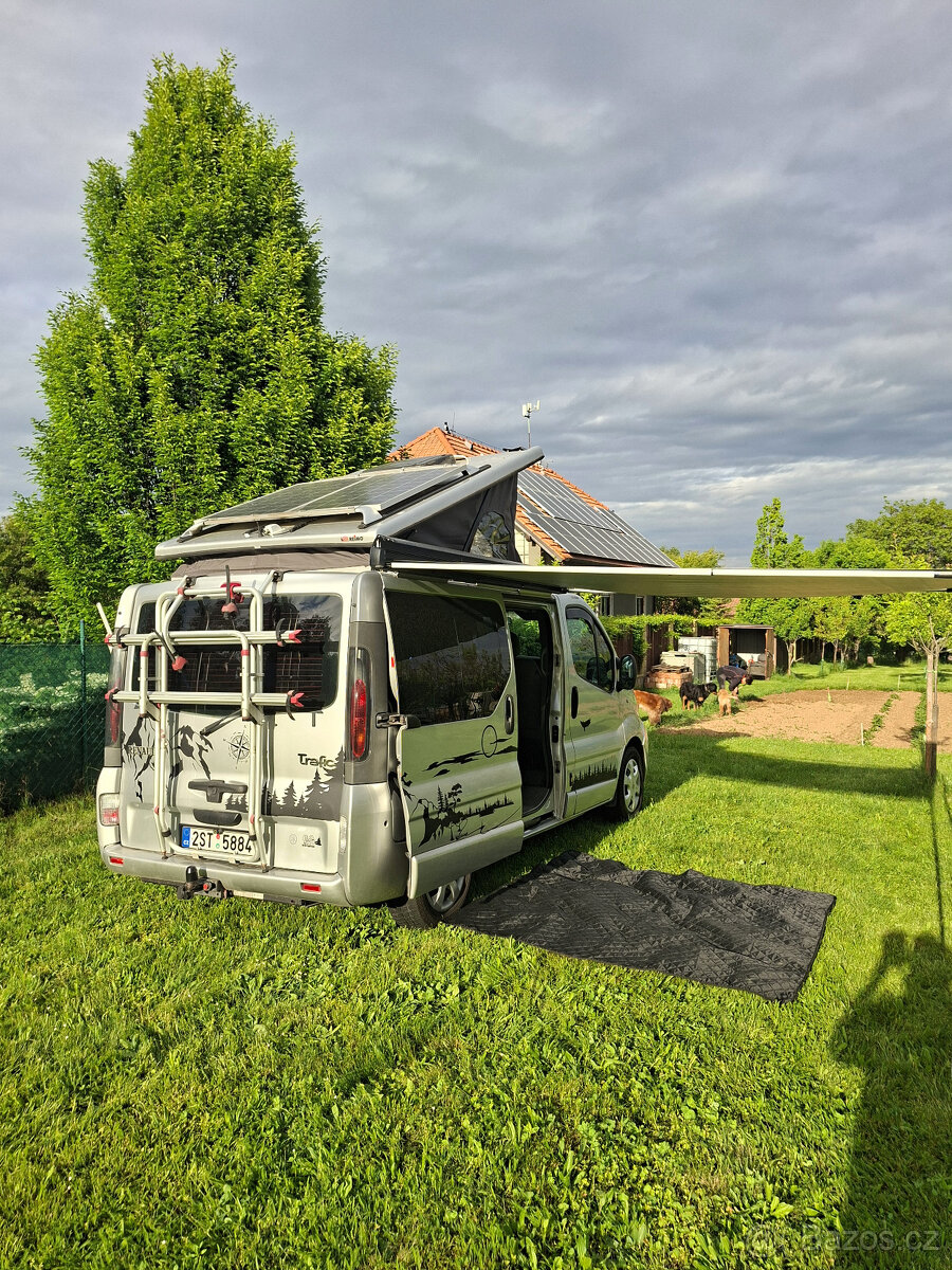 Renault Trafic II Camper Van - 2