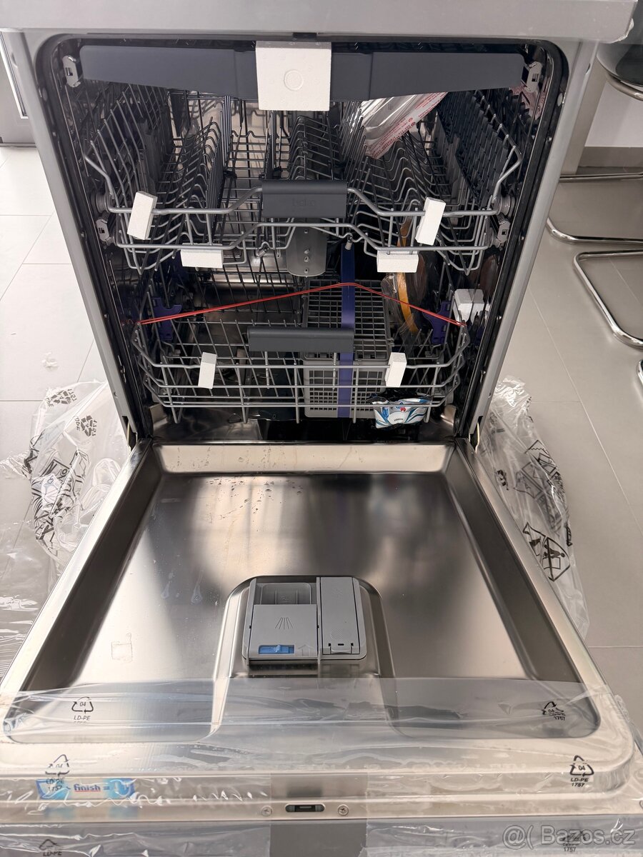 Myčka nádobí BEKO DFN28422X nerez - 2