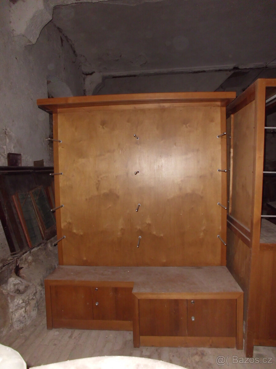 knohovna/komoda/skříň - 2