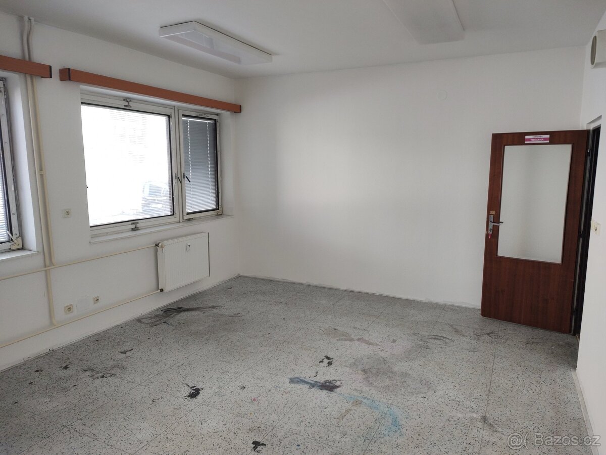 Pronájem, Kanceláře, 26,5m² - Skuteč - Husova ul. - 2