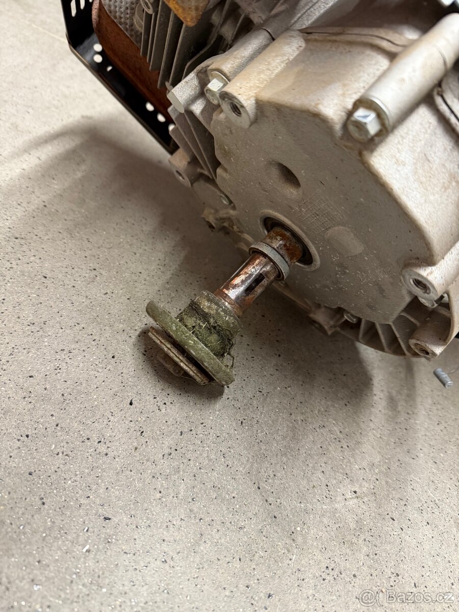 Motor Motor o objemu 196 cm3 - 2