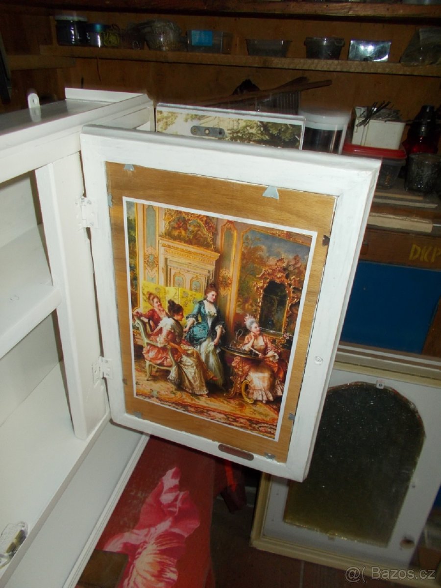 Skříňka se zrcadlem - 2