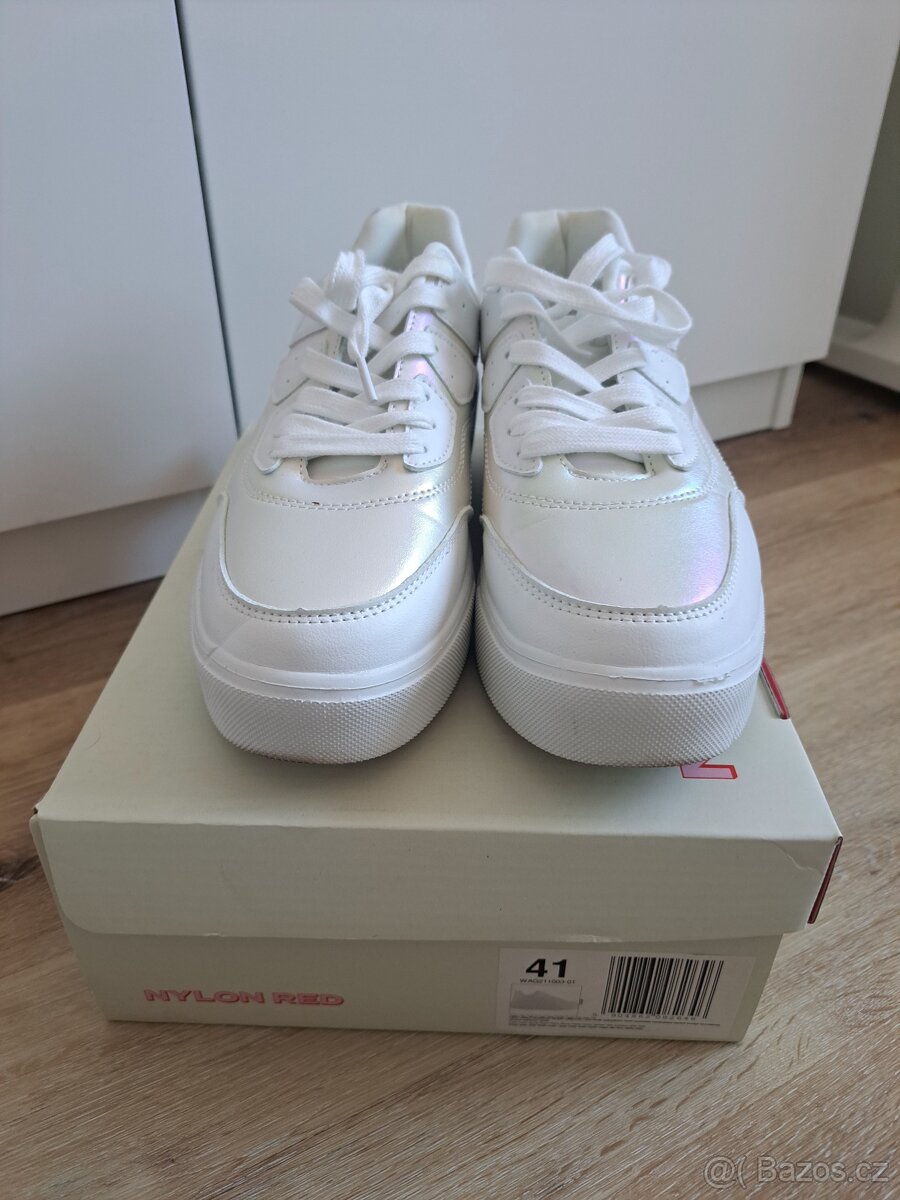 Bílé tenisky s efektem - 2