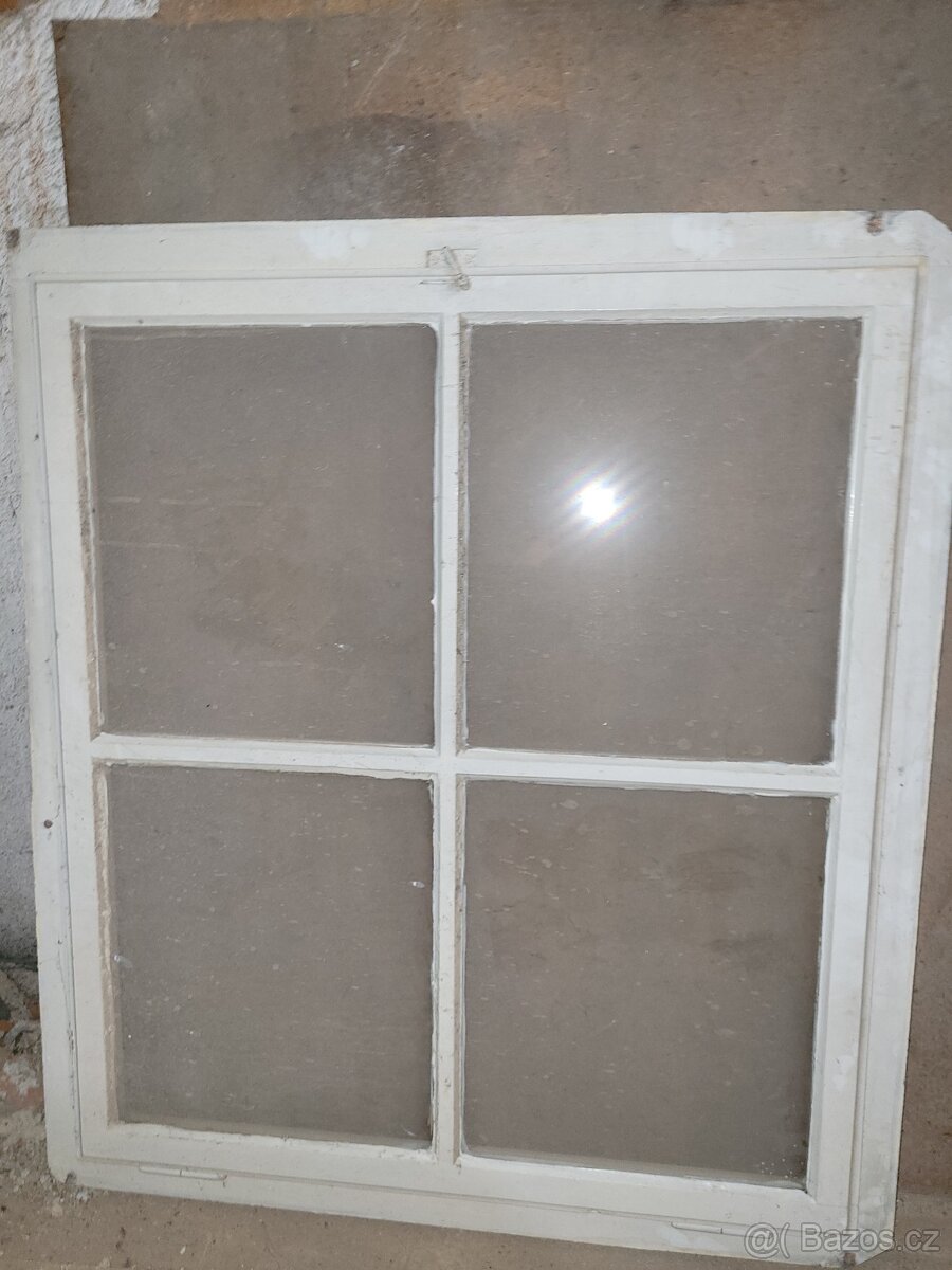 Staré dřevěné okno 120x100cm - 2