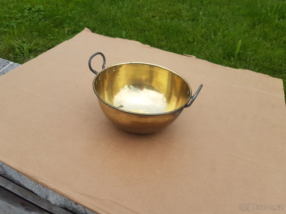 Starou mosaznou mísu, - 2
