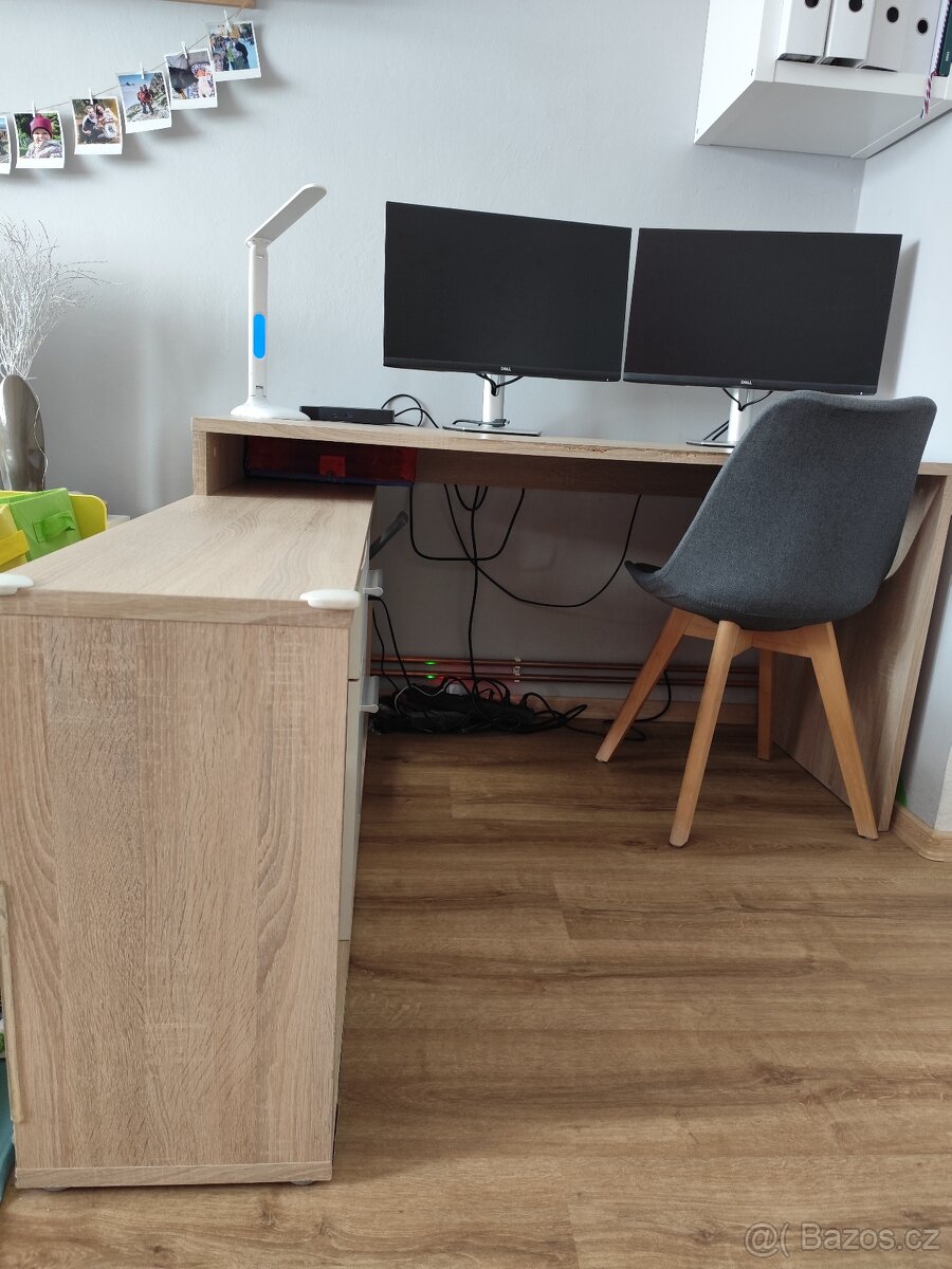 Pracovní stůl - 2
