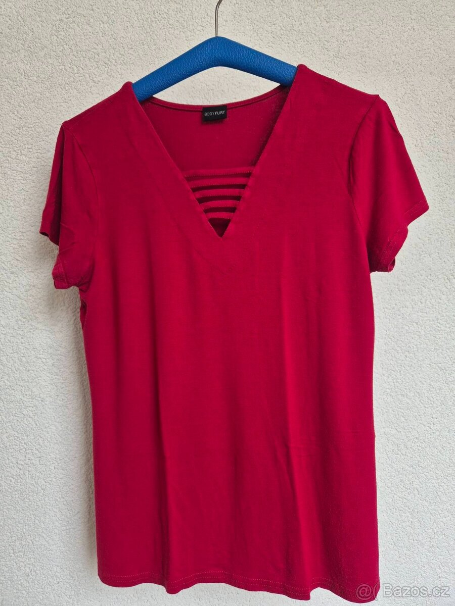 Set dámských triček a tmavě modrých riflí - 2