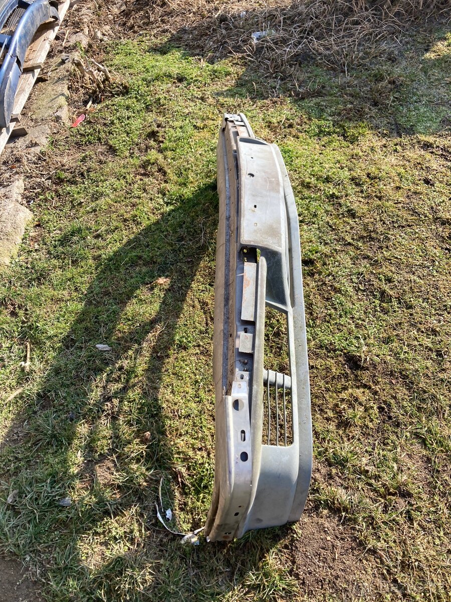 Bmw e23 - přední nárazník - 2