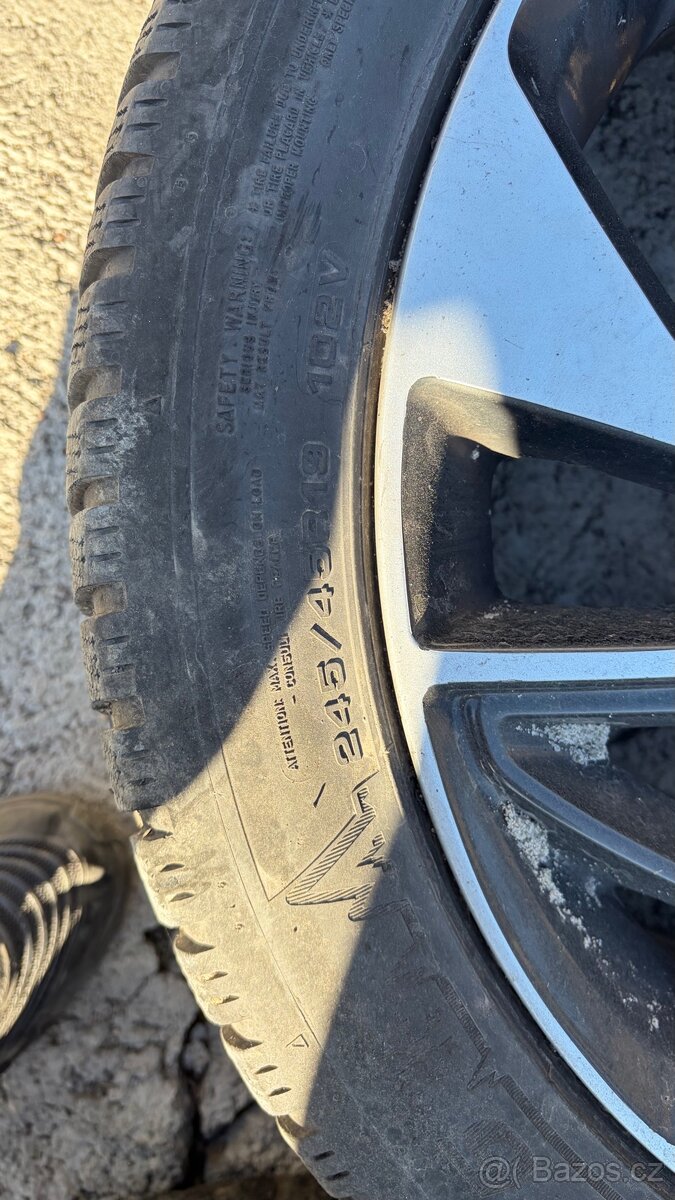 245/45/19Hyundai Tucson - 2