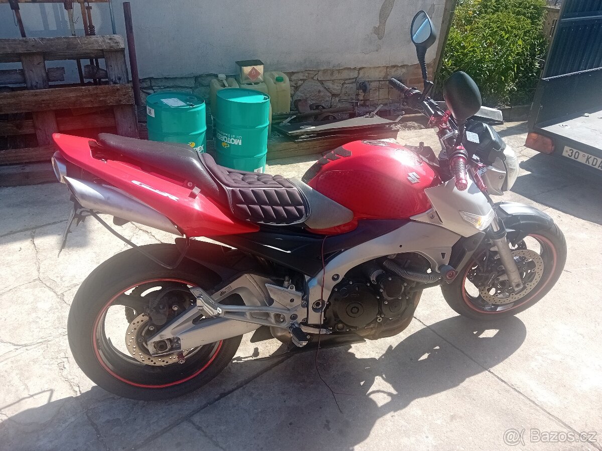 Suzuki gsr 600 na dily - 2