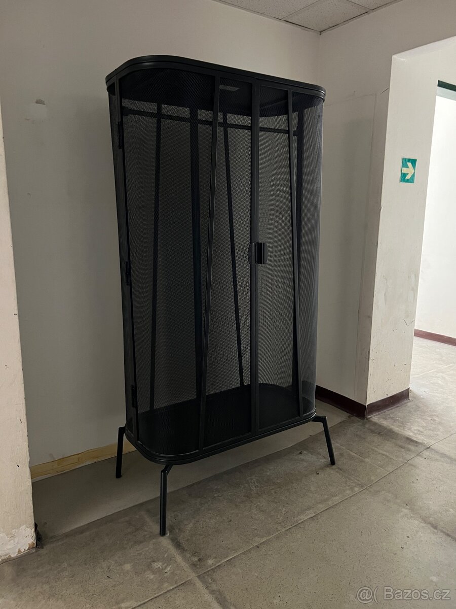 Designová kovová šatní skříň - 2