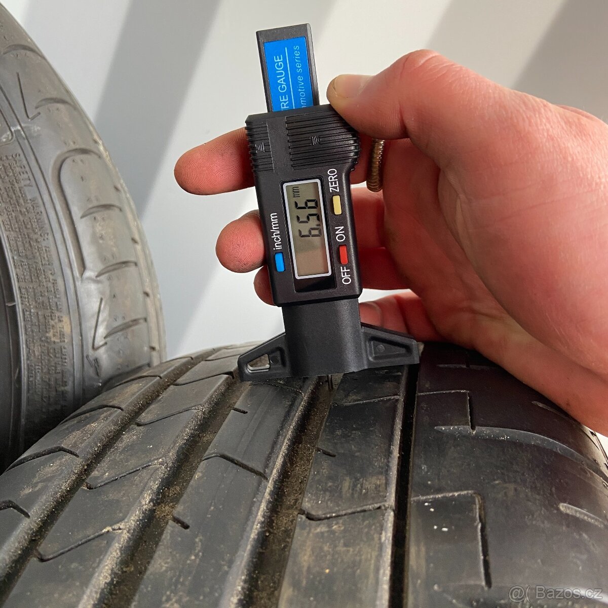 VEGA R18 letní pneu 205/40/18 - 2