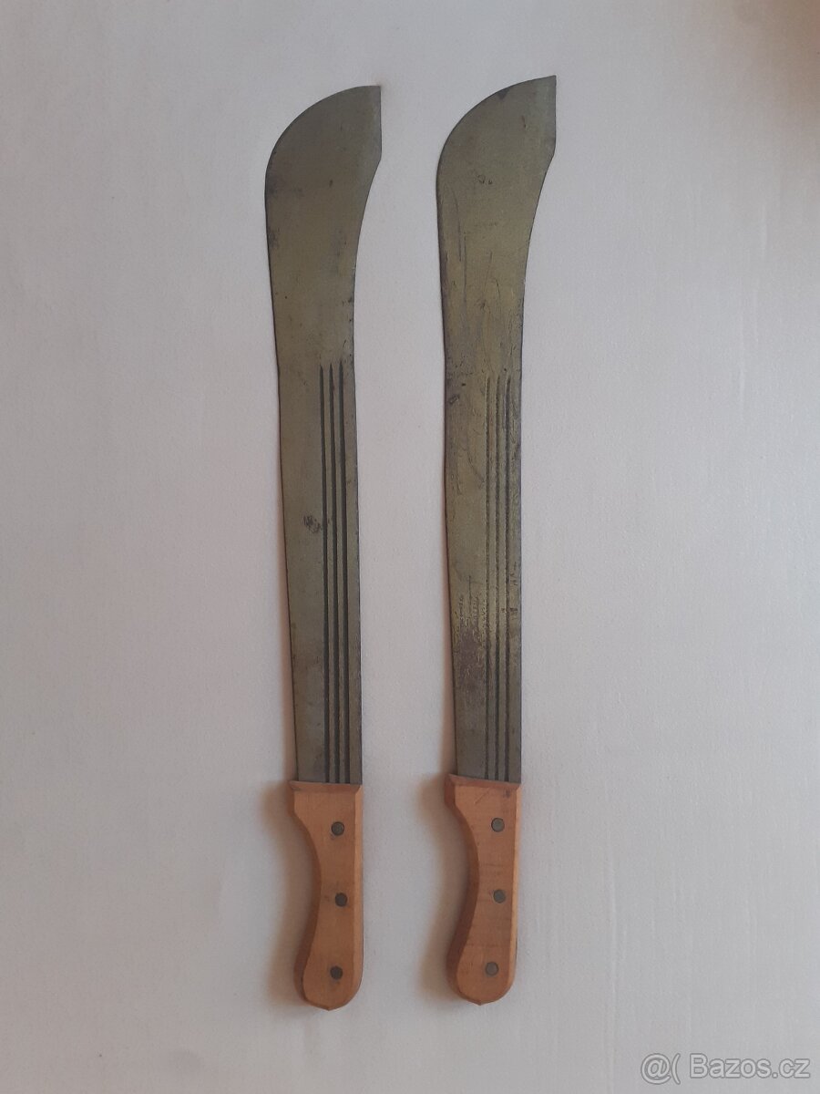 Prodám 2 mačety - délka cca 71 cm, vyrobené v ČSSR - 2