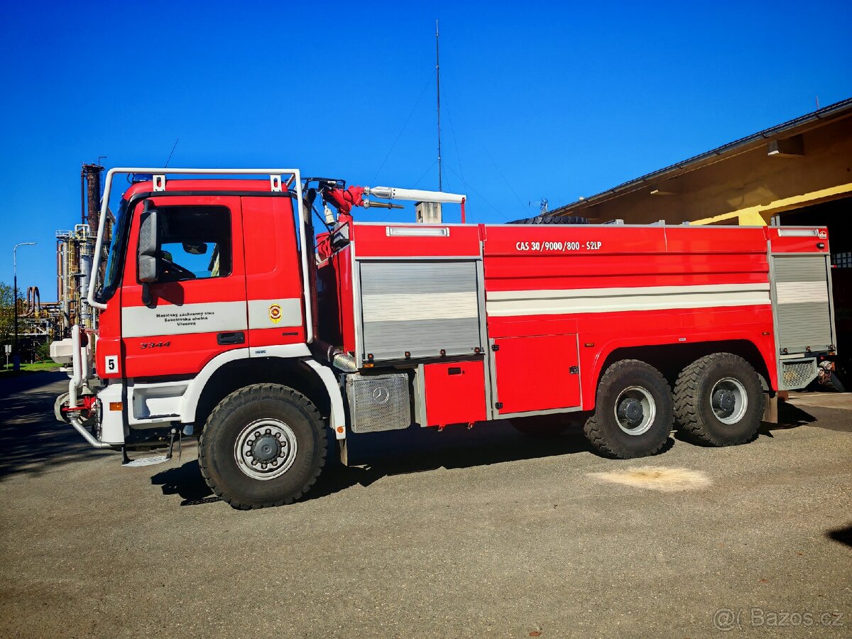 Mercedes Benz Actross 6x6 CAS 30 cisterna - 2
