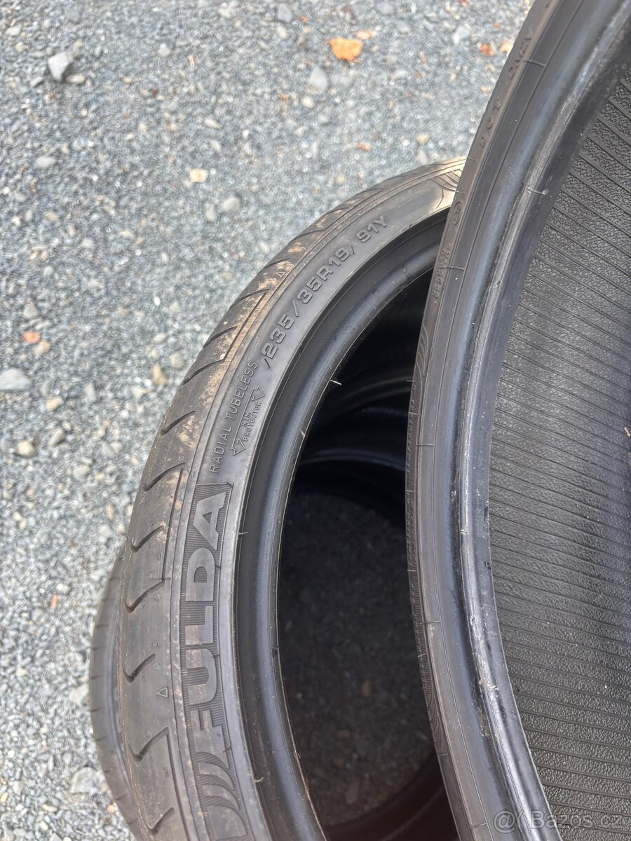 Letní pneu 235/35/19 - 2