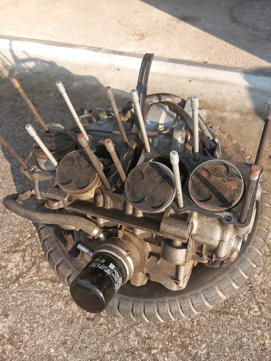 Yamaha YZF 750R - 2