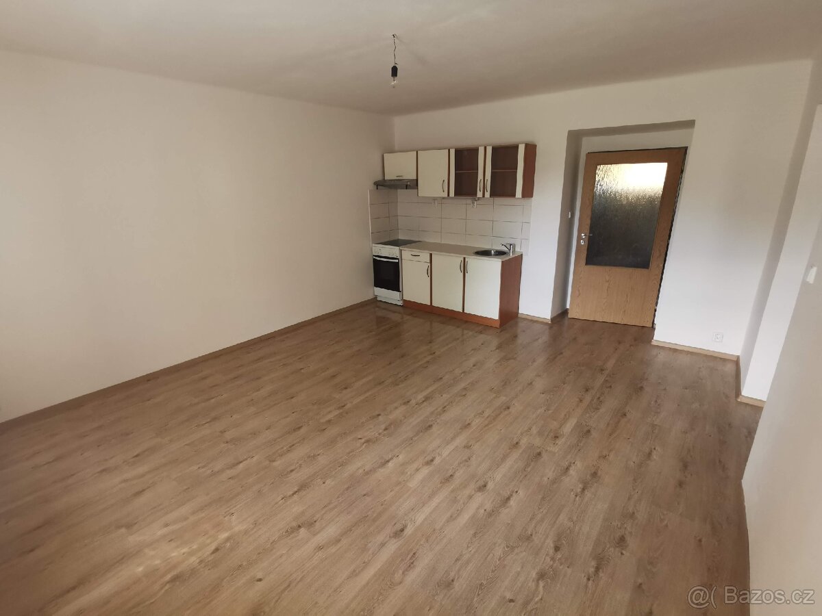 Pronájem bytu 2+kk Týn nad Vltavou - 2