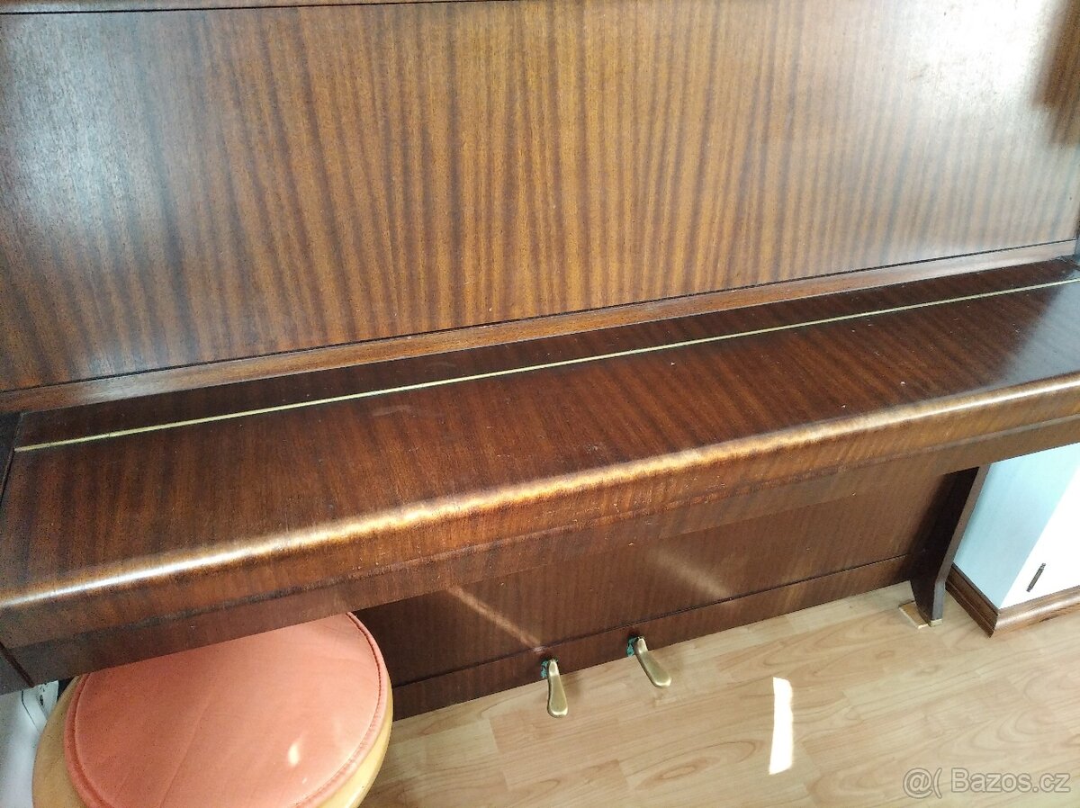prodám pianino zn. Petrof - 2