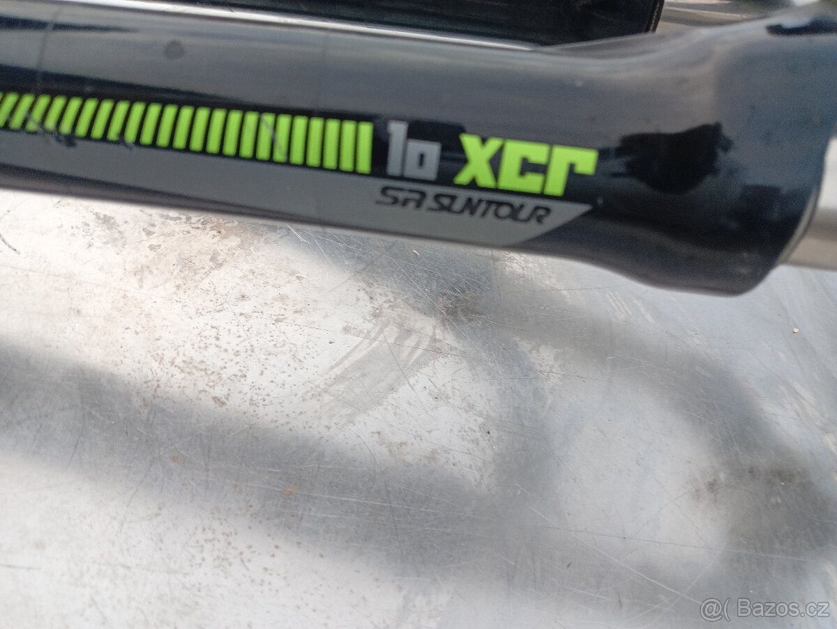Vidlice SUNTOUR 27.5 10xcr 120mm s pevnou osou - 2