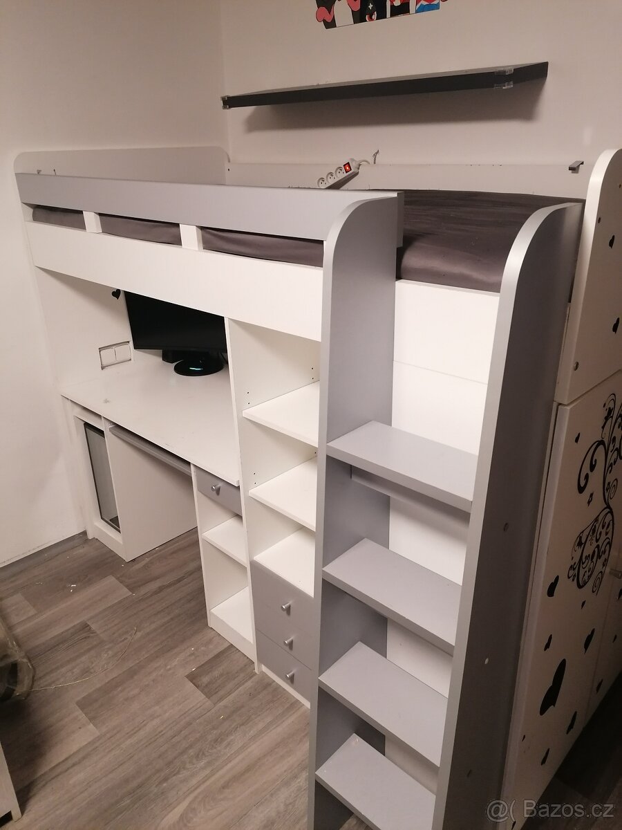 Studentská postel se stolem a skříní - 2