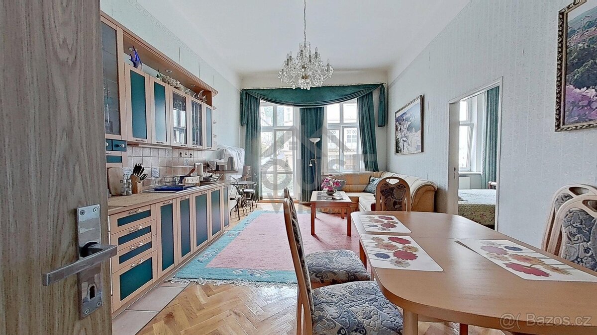 Prodej společnosti vlastnící byt 2+1 v historickém centru Ka - 2