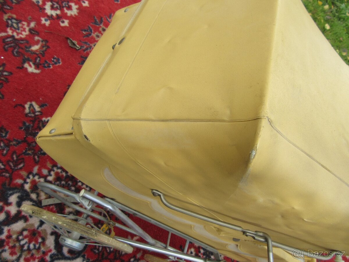 Nabízím historický kočárek pro panenky. Původní stav. Jen c - 2