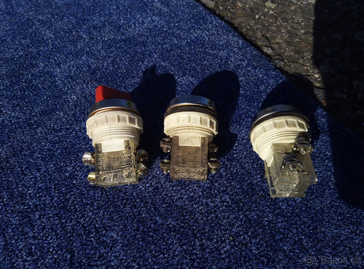 pristrojove tlacitko, spinac - 2