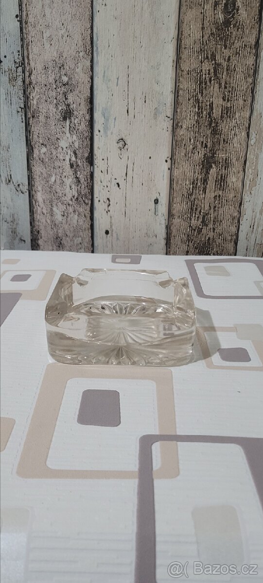 Krásný popelník z českého skla - 2