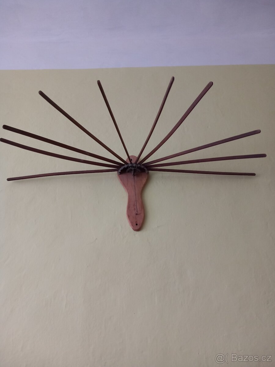 Starožitný věšák nad kamna - 2