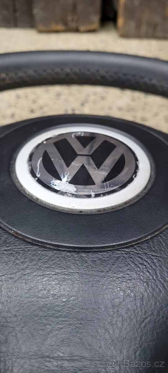 Prodám volant na VW GOLF IV - 2