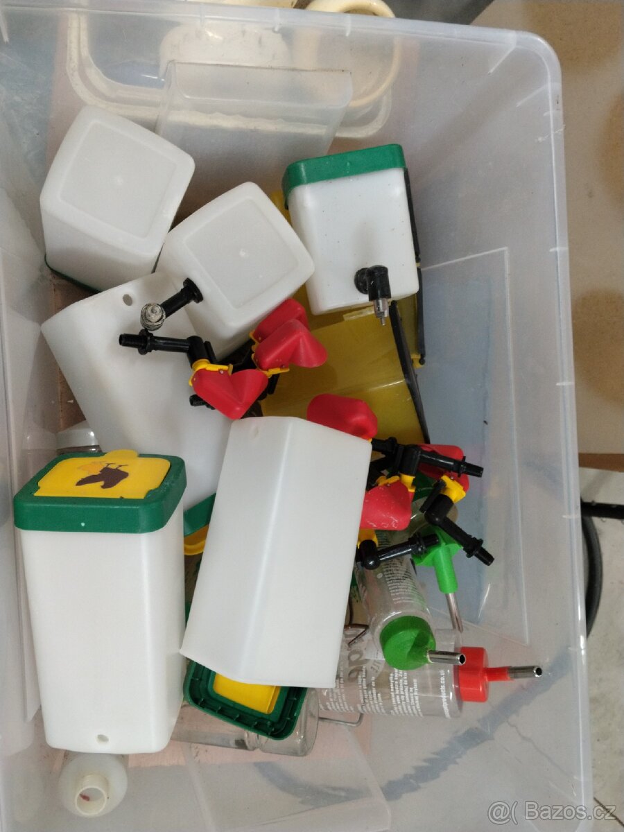 Napáječky a krmítka - 2