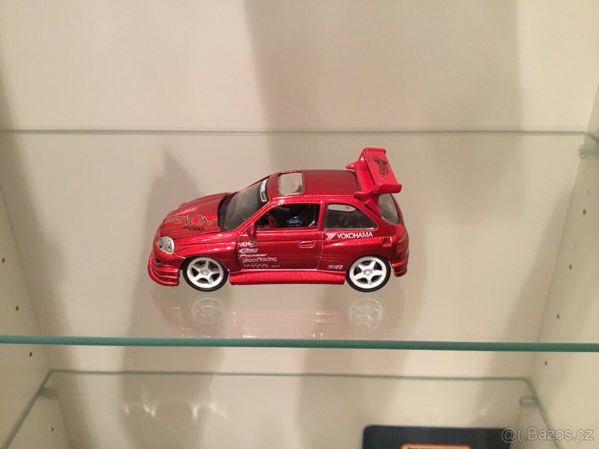 Modely aut 1:64 Muscle Machines Import Tuner - 2