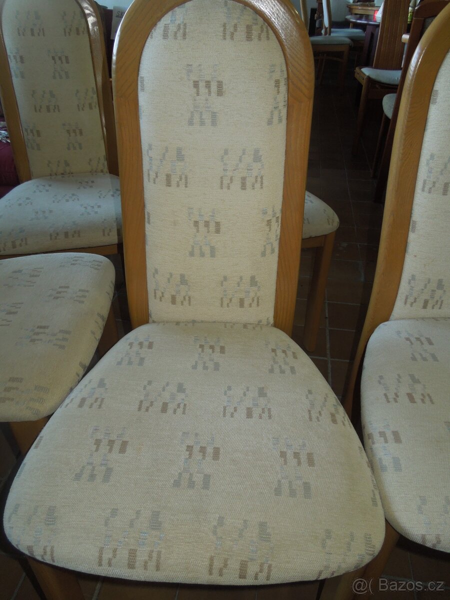 kulatý stůl a 5 židlí - 2