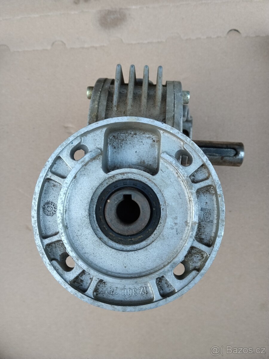 Uhlová prevodovka 1:35 - 2