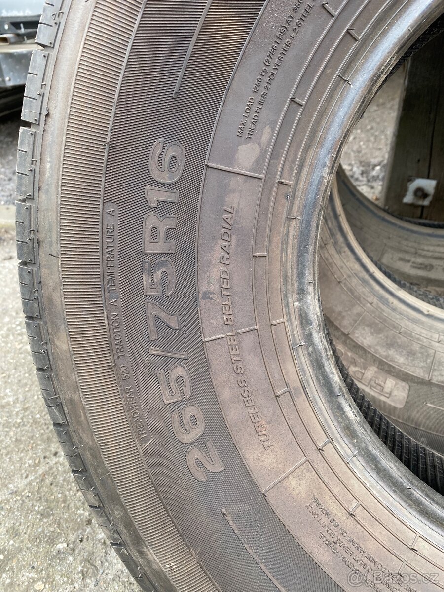 Prodám pneu 265/75r16 - 2