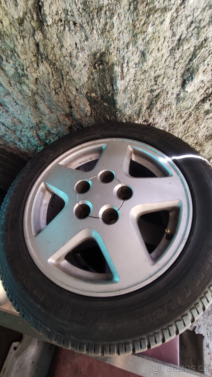 Kola Toyota MR2 R15 - 2