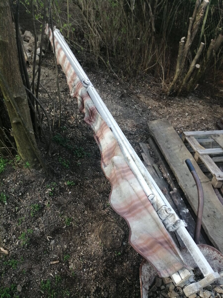 Markýza na zeď - 2