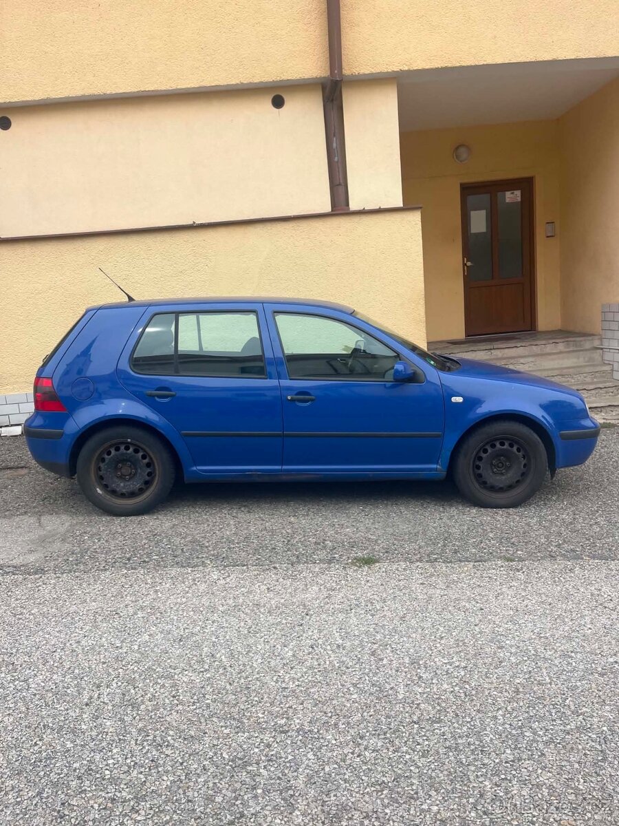 GOLF 4 - 2