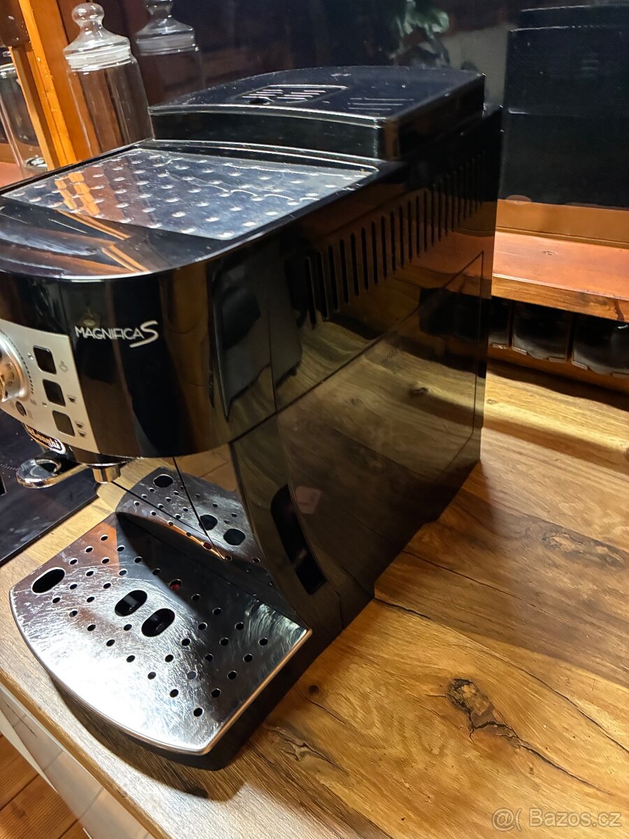 Kávovar DeLonghi Magnifica - 2