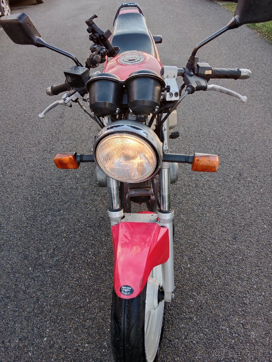 Suzuki GS 500e - 2