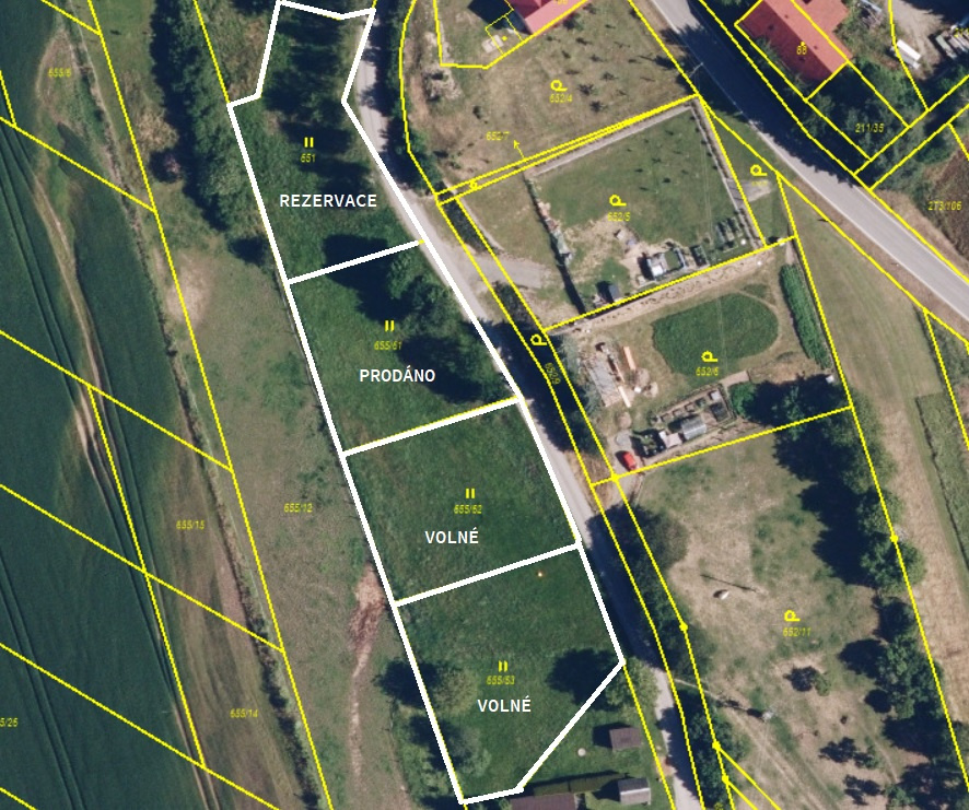 Rovinatý stavební pozemek 1023 m2 na okraji obce Bouzov - 2