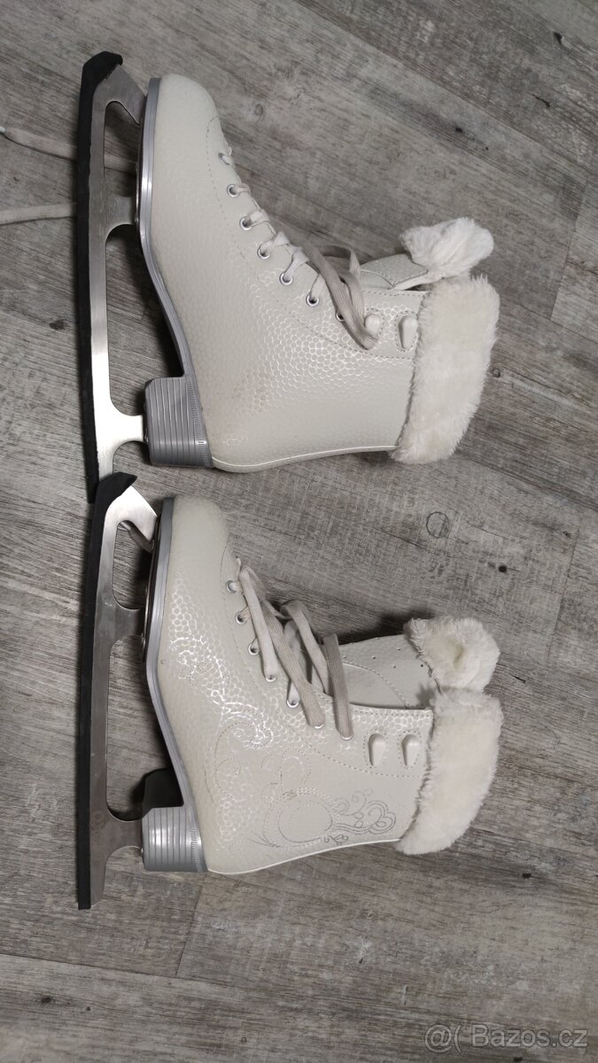 Dívčí lední brusle - 2