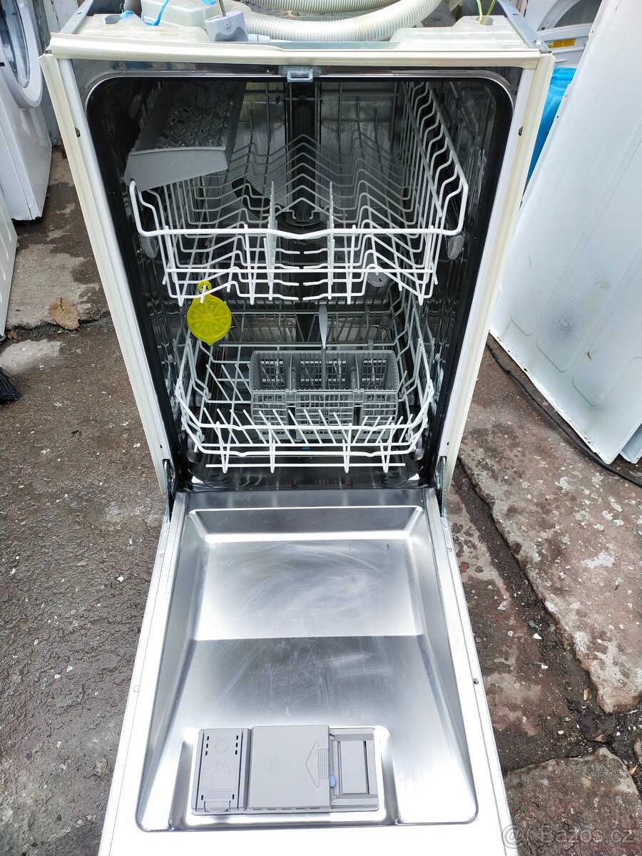 Prodám vestavnou dig.nerezovou mycku zn.BOSCH-45CM-DOVEZU- - 2