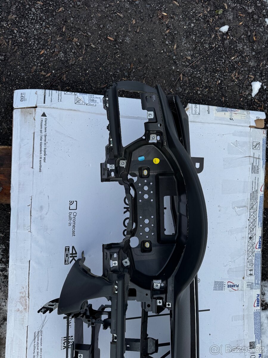 Palubka Audi A7 C7 FL – S výřezem na Head-Up Display + výztu - 2