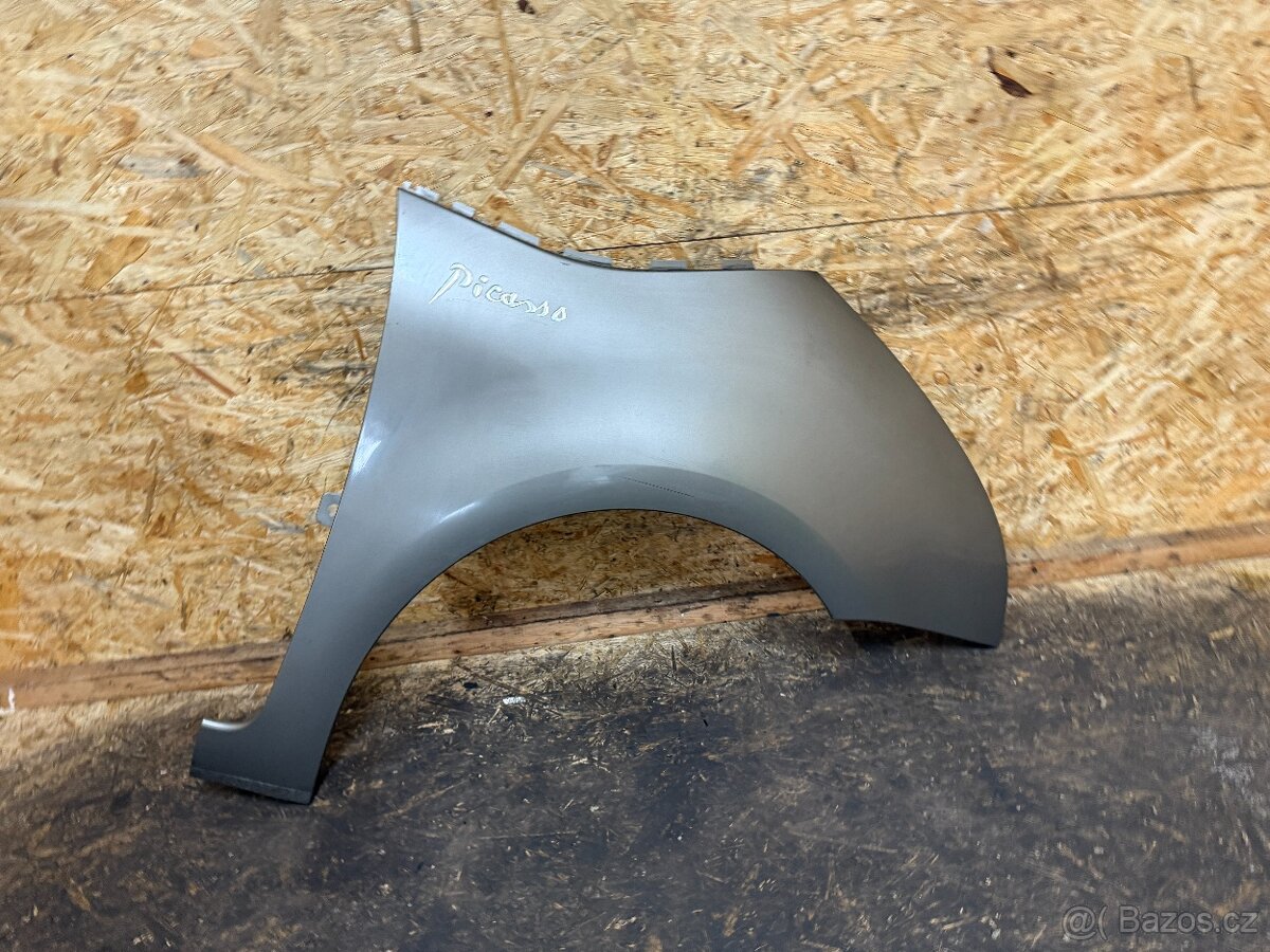 PRAVÝ PŘEDNÍ BLATNÍK CITROEN C4 PICASSO 2009 - 2
