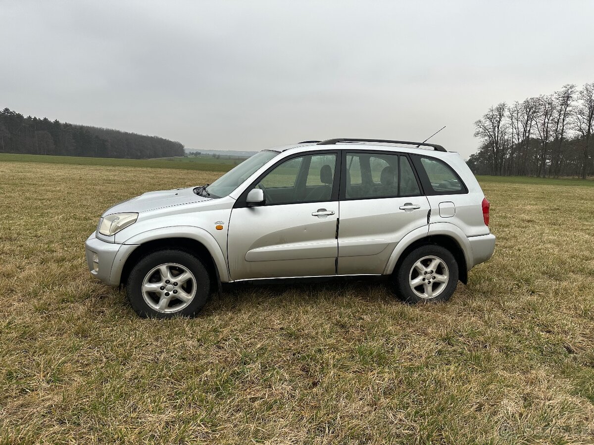 TOYOTA Rav4 2.0 D4D 4x4 plně funkční - 2