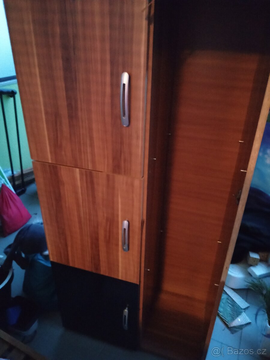 Daruji skříně za odvoz - 2