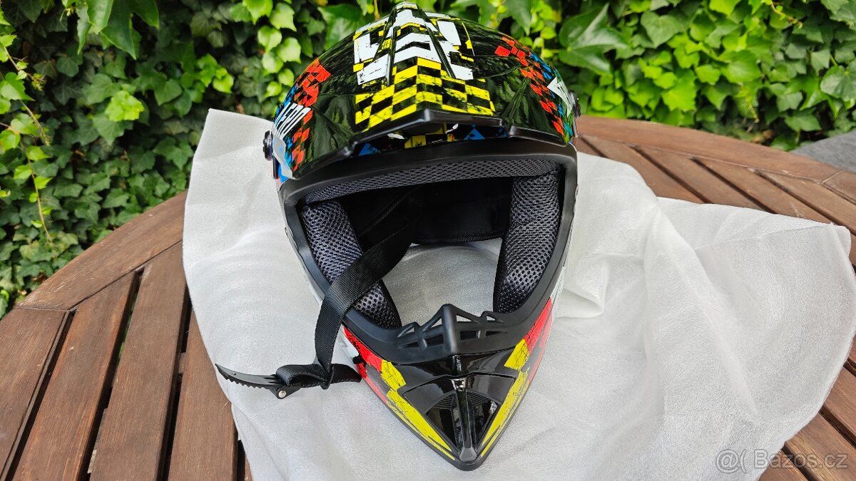 Nová dětská helma černo Aero - 2