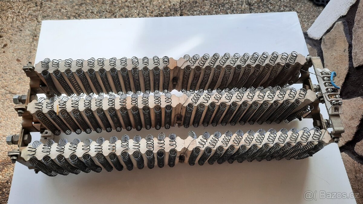 Keramické topné těleso. - 2